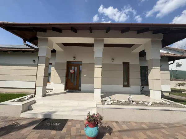 Eladó újszerű ingatlan, Szigetszentmiklós 5+2 szoba 255 m² 264 M Ft