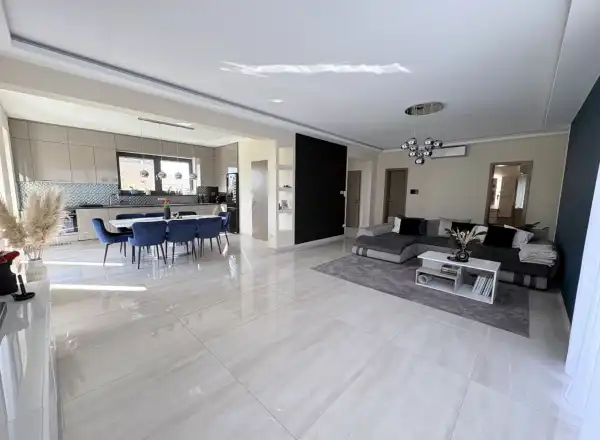 Eladó újszerű ingatlan, Szigetszentmiklós 4 szoba 160 m² 219.9 M Ft