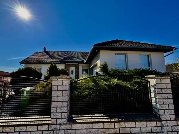 Eladó újszerű ingatlan, Tatabánya 4 szoba 188 m² 148 M Ft