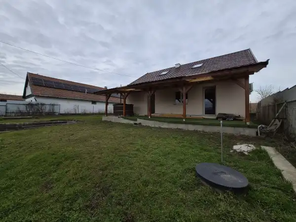 Eladó újszerű ingatlan, Tiszafüred 3 szoba 105 m² 56.5 M Ft