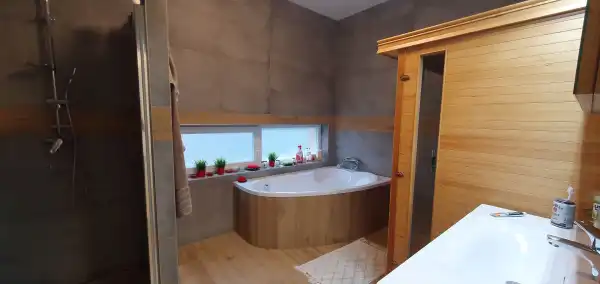 Eladó újszerű ingatlan, Vácduka 2+3 szoba 165 m² 129.9 M Ft