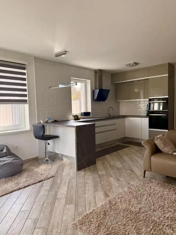 Eladó újszerű ingatlan, Velence 4 szoba 138 m² 129.5 M Ft
