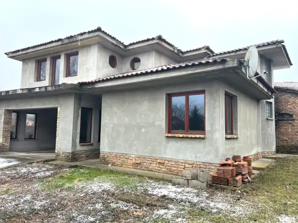 Eladó újszerű ingatlan, Veresegyház 4+3 szoba 393 m² 139.8 M Ft