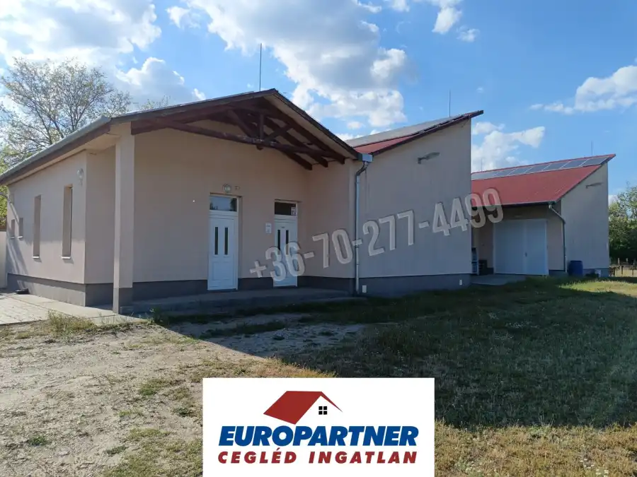 eladó újszerű ipari ingatlan, Dánszentmiklós