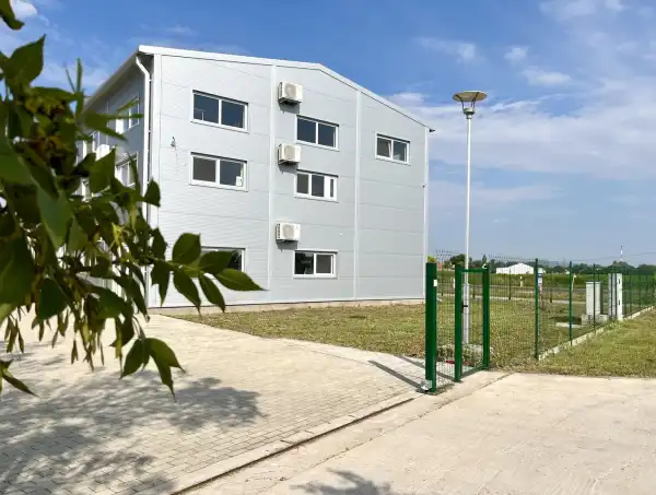 Eladó újszerű ipari ingatlan, Domaszék 1189 m² 860 M Ft + Áfa