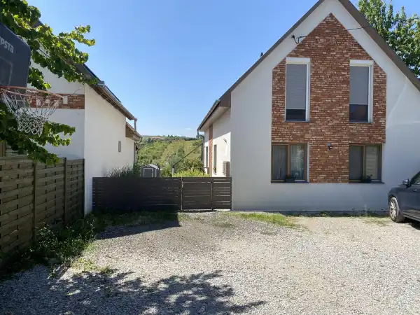 Eladó újszerű lakás, Eger 4 szoba 84 m² 104.7 M Ft