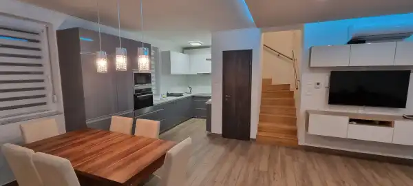 Eladó újszerű lakás, Paks 4 szoba 89 m² 80 M Ft