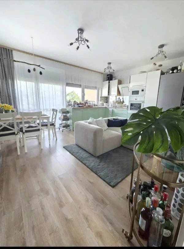Eladó újszerű lakás, Sopron 2+1 szoba 55 m² 77 M Ft