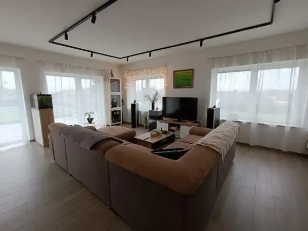 Eladó újszerű lakás, Tata 3 szoba 82 m² 74.9 M Ft