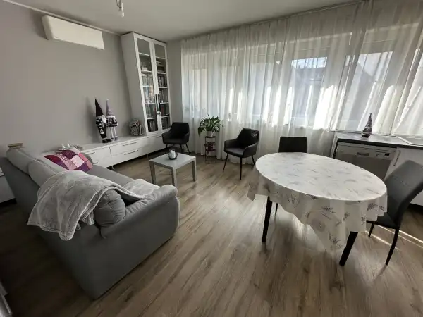 Eladó újszerű lakás, Vác 3 szoba 103 m² 139 M Ft