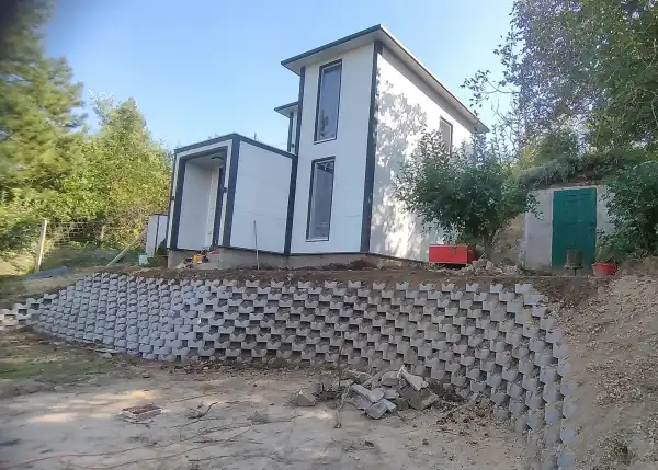 Eladó újszerű nyaraló, Biatorbágy 2+1 szoba 60 m² 66 M Ft