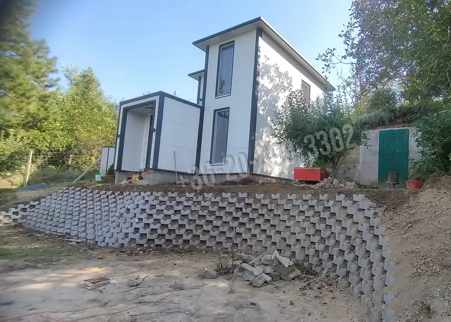 eladó újszerű nyaraló, Biatorbágy