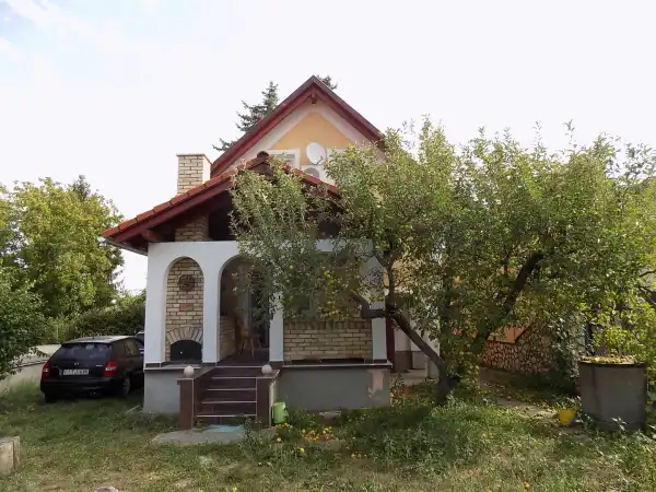 Eladó újszerű nyaraló, Pápa 2 szoba 69 m² 37.8 M Ft