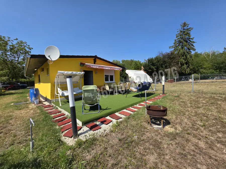 eladó újszerű nyaraló, Siófok
