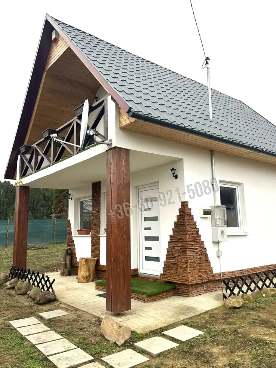 eladó újszerű nyaraló, Tura