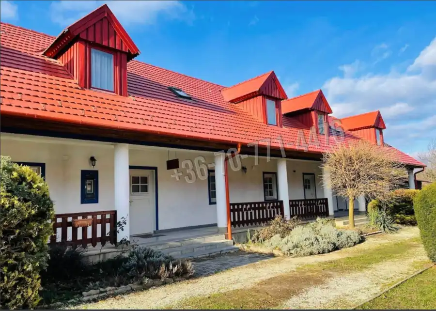 eladó újszerű panzió, Etyek
