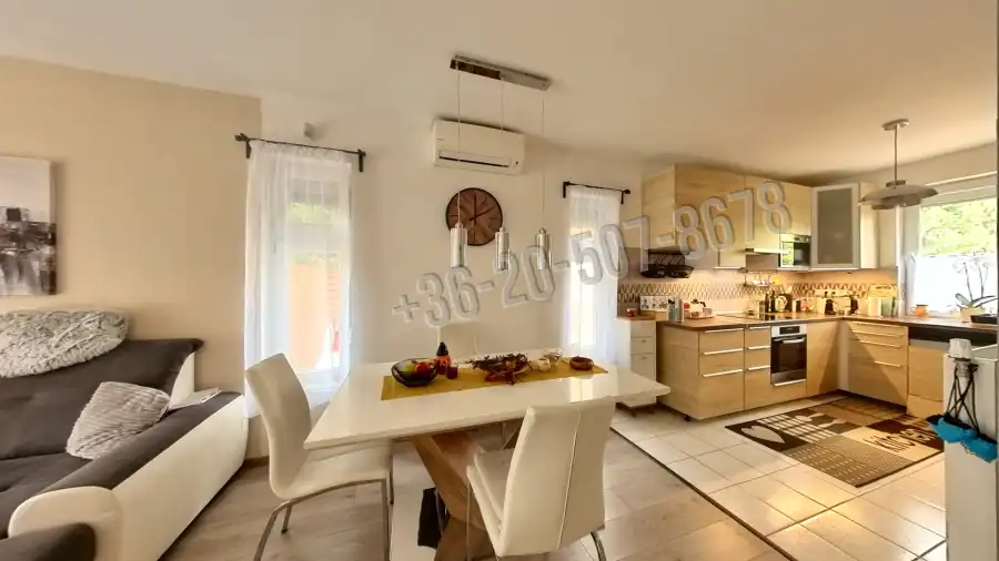 eladó újszerű sorház, Fót