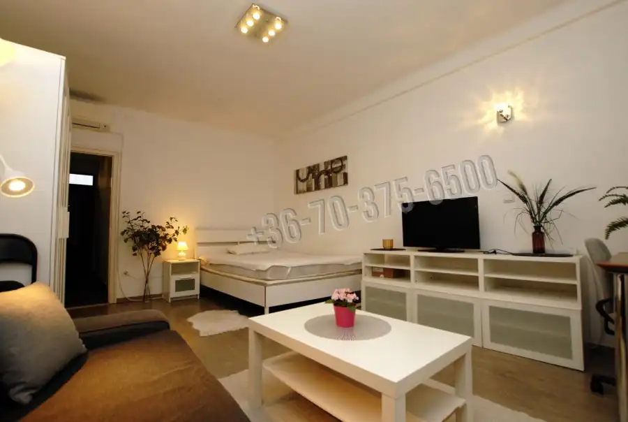 eladó újszerű téglalakás, Budapest, V. kerület