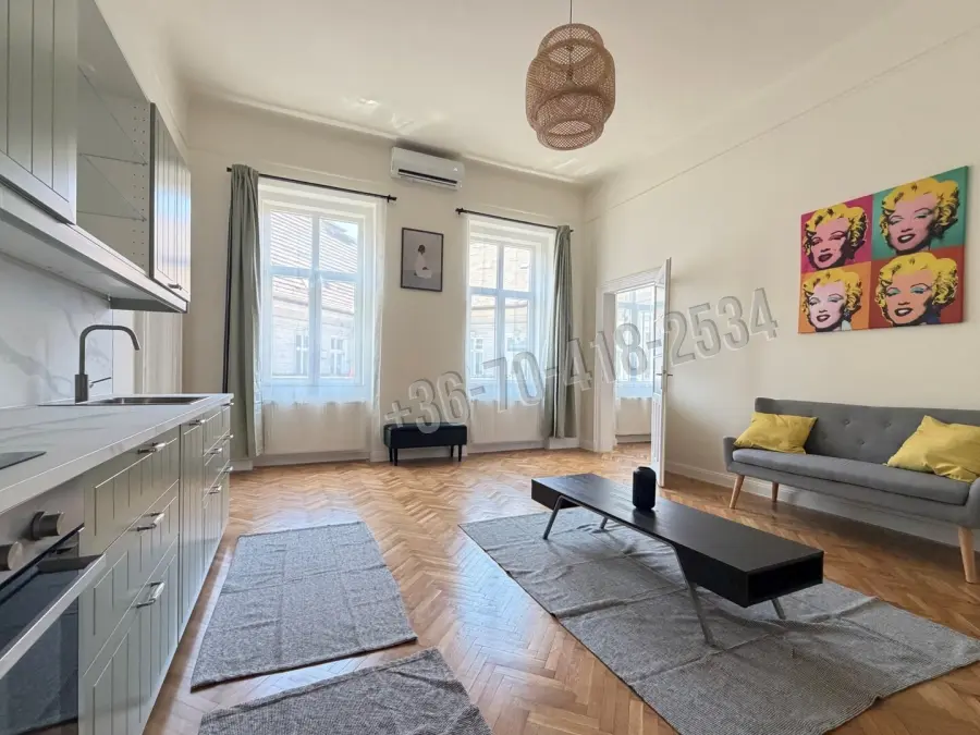 eladó újszerű téglalakás, Budapest, VI. kerület