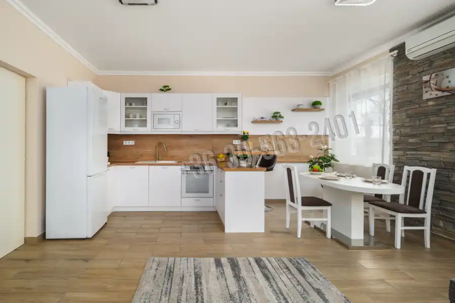 eladó újszerű téglalakás, Felsőpakony