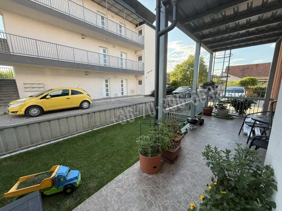 eladó újszerű téglalakás, Hatvan