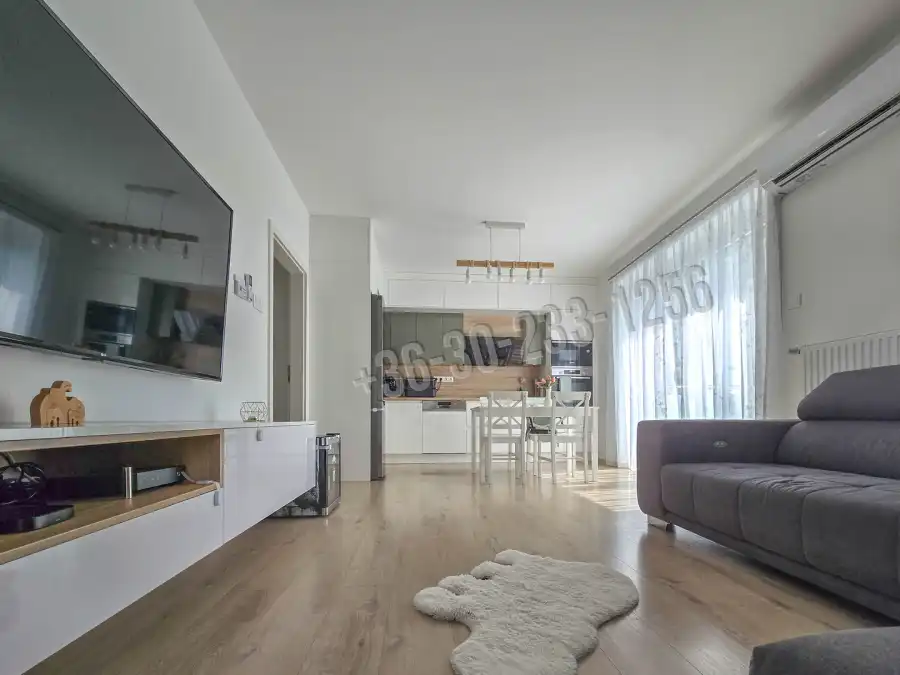 eladó újszerű téglalakás, Sopron