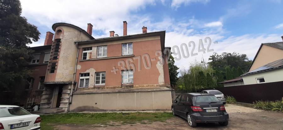 eladó újszerű téglalakás, Szerencs
