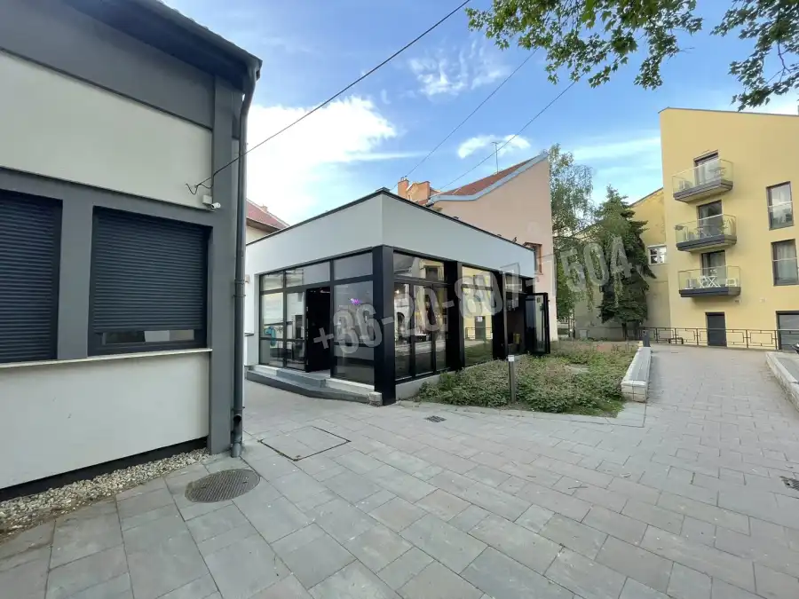 eladó újszerű üzlethelyiség utcai bejáratos, Eger