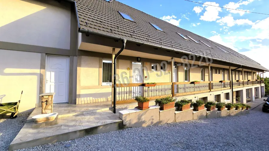 eladó újszerű vendéglátás, Balatongyörök