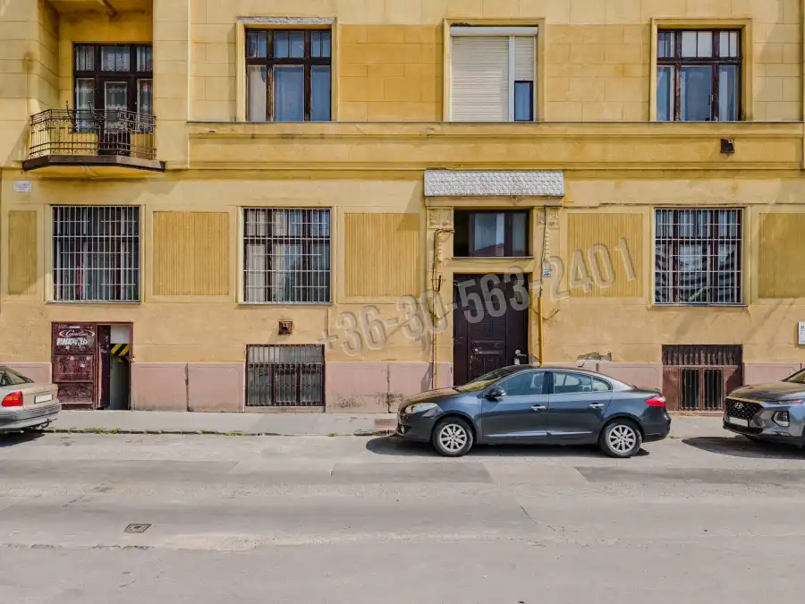 eladó üzlethelyiség utcai bejáratos, Budapest, IX. kerület