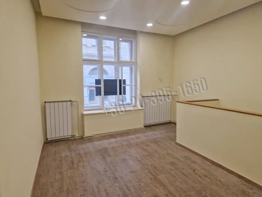 eladó üzlethelyiség utcai bejáratos, Budapest, VI. kerület