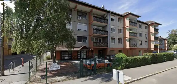 Eladó üzlethelyiség utcai bejáratos, Budapest, VIII. kerület 37 m² 28.9 M Ft