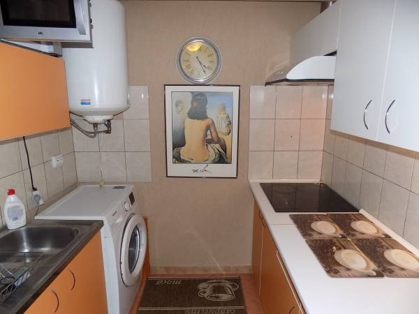eladó üzlethelyiség utcai bejáratos, Budapest, VIII. kerület
