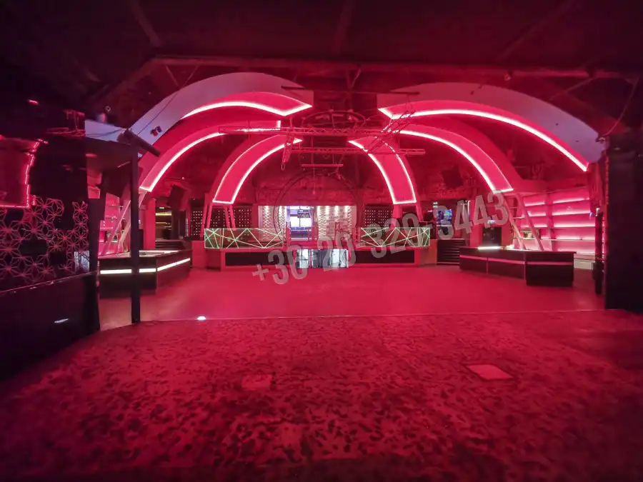 eladó üzlethelyiség utcai bejáratos, Budapest, X. kerület