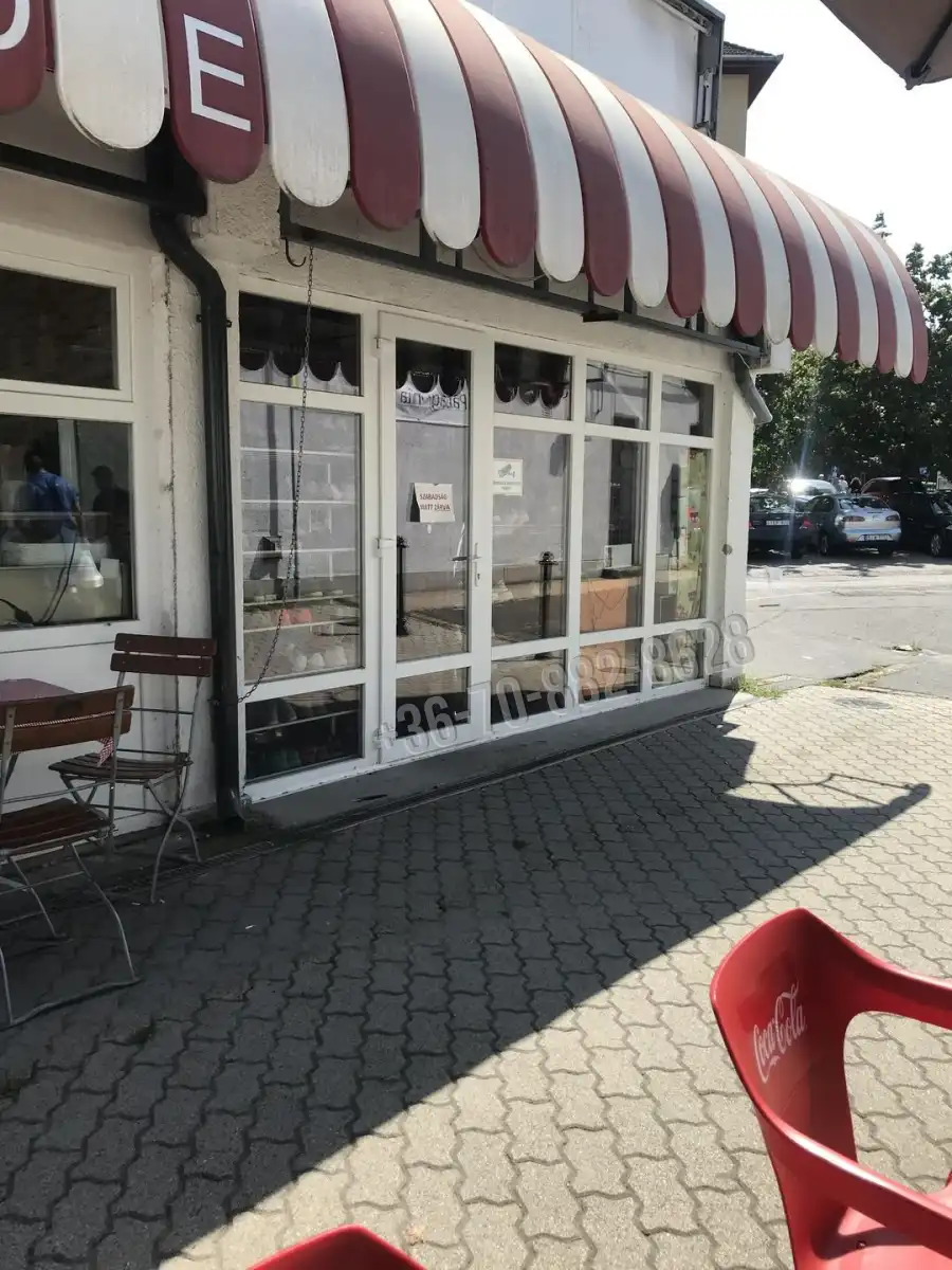 eladó üzlethelyiség utcai bejáratos, Budapest, XX. kerület
