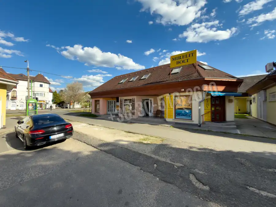 eladó üzlethelyiség utcai bejáratos, Dunakeszi