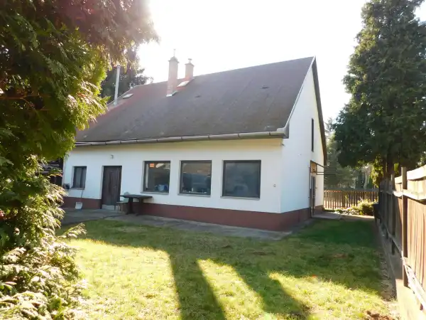 Eladó üzlethelyiség utcai bejáratos, Parád 3 szoba 106 m² 19.9 M Ft