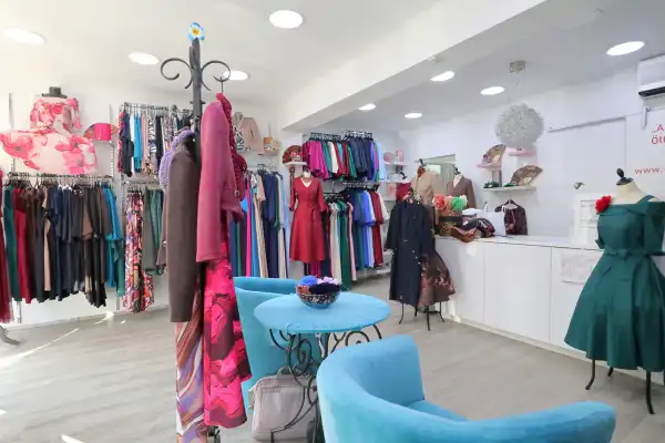 Eladó üzlethelyiség utcai bejáratos, Szeged 45 m² 10.5 M Ft