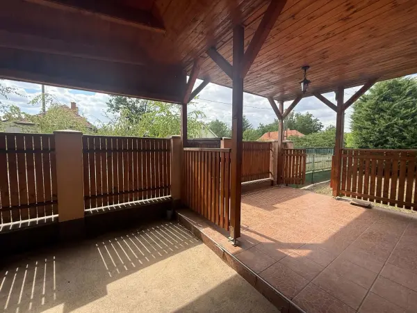 Eladó üzlethelyiség utcai bejáratos, Szerep 55 m² 6.5 M Ft
