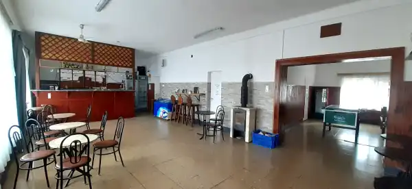 Eladó üzlethelyiség utcai bejáratos, Tereske 122 m² 19.5 M Ft