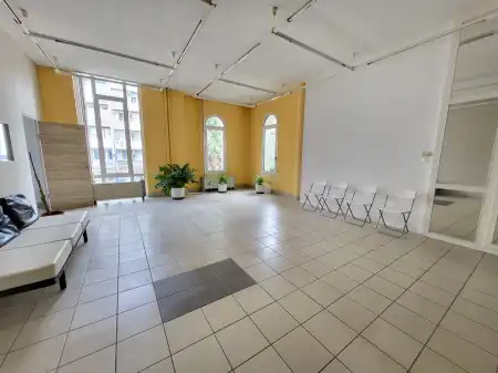 eladó üzlethelyiség üzletházban, Zalaegerszeg