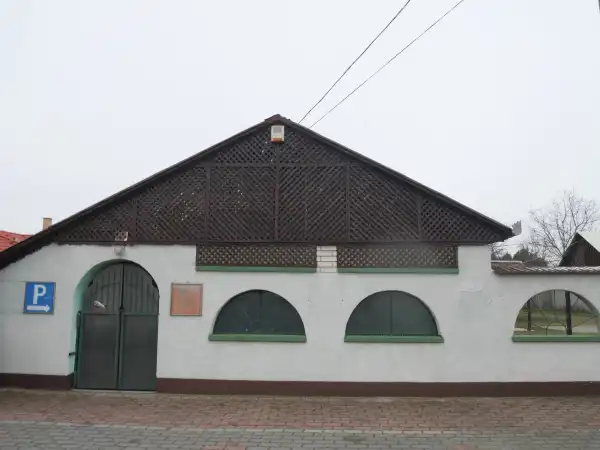 Eladó üzleti ingatlan, Albertirsa 1 szoba 92 m² 27 M Ft