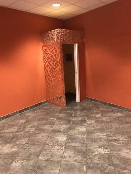 eladó üzleti ingatlan, Komárom