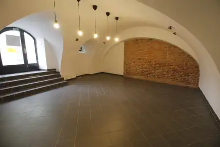 eladó üzleti ingatlan, Sopron