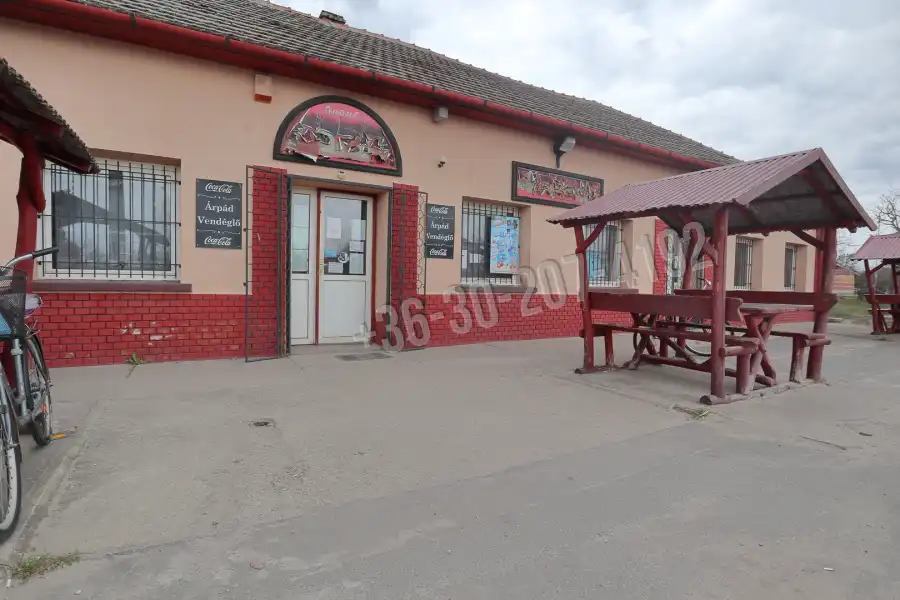 eladó vendéglátás, Ópusztaszer