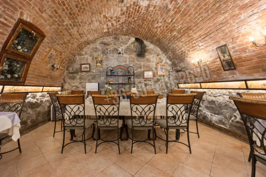 eladó vendéglátás, Vác