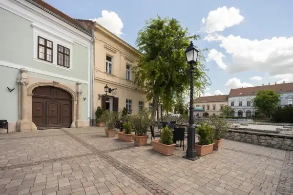Eladó vendéglátás, Vác 102 m² 120 M Ft