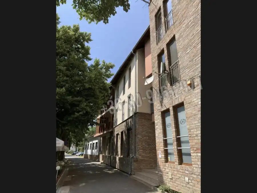 kiadó garázs, Gyula