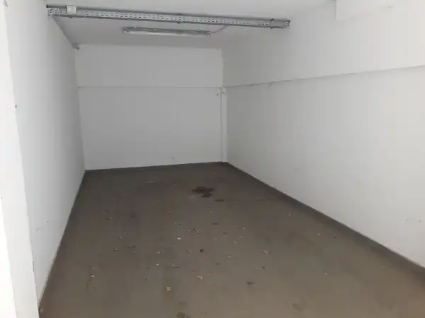 Kiadó garázs, Pécs 15 m² 17 E Ft/hó