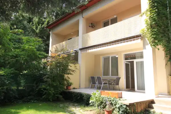 Kiadó ingatlan, Budapest, II. kerület 3+3 szoba 135 m² 500 E Ft/hó